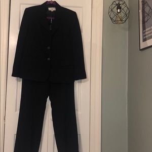 Le Suit Petite Black Suit